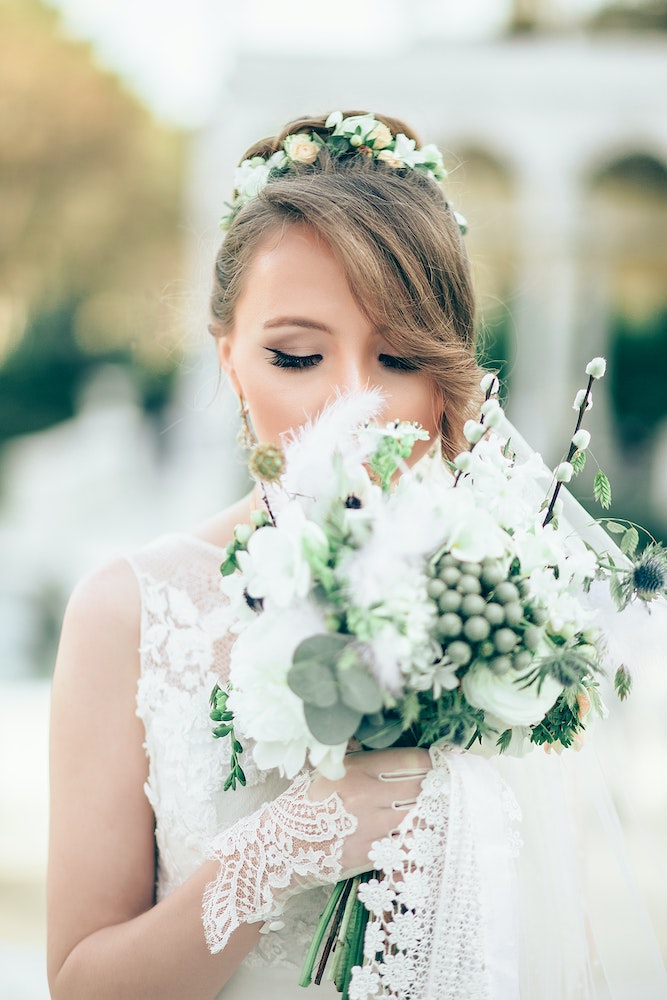 bride and white bouquet